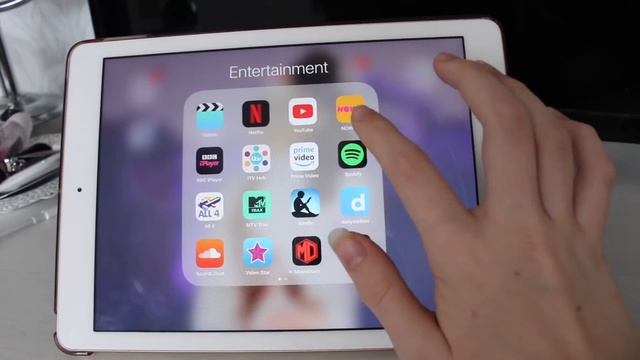 WHATS ON MY IPAD 2018!