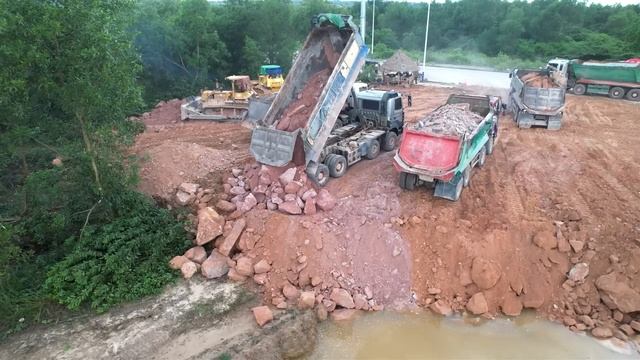 Open New Project, Good Operator Clearing Mud Land Filling Around Canal Process by #dozer & #truck смотреть онлайн