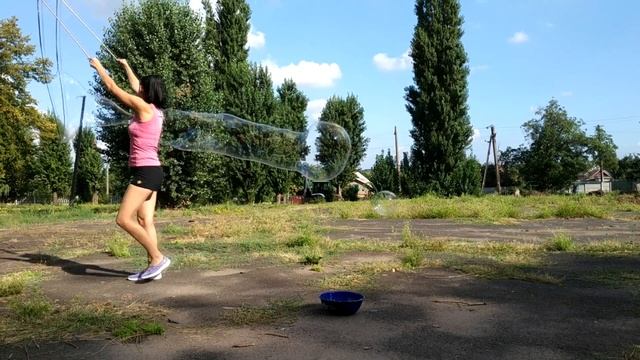 HOW TO MAKE GIANT BUBBLES AT HOME. FUN & EASY смотреть онлайн