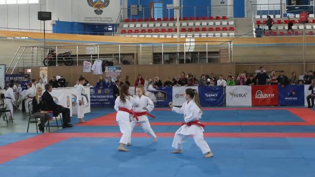 Воробьева Каролина в тройке - 2 место Первенство России по каратэ Омск апрель 2018 смотреть онлайн