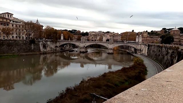 I Бомжи Бездомные Рим Италия Homeless Rome Italy со Смартфона 20211207 смотреть онлайн