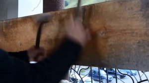 Древнейший способ созыва на молитву. Монастырь Петру Водэ. Монах клеплет в деревянное било.