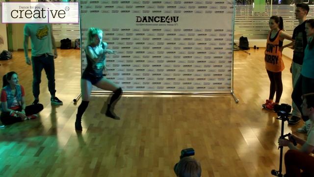 Dancehall Battle от Dance4U. Судейский выход Елены Яткиной. Космический прокач смотреть онлайн