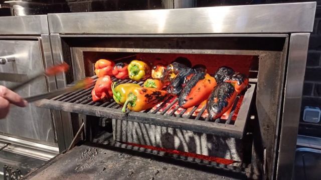 #Baked peppers in josper #Запеченный перец в хоспере #Как запечь перец 22,11,22 смотреть онлайн
