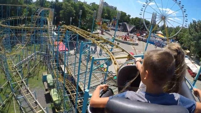 Идем на аттракцион Американские Горки в Луна Парке! Быстро, Высоко и Страшно! смотреть онлайн