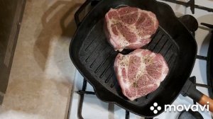 Крутейший стейк из свиной шеи.