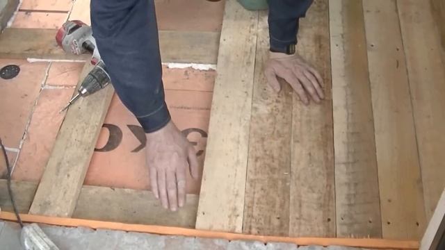 СУПЕР бюджетные черновые полы= СТЯЖКА + СПЛОШНОЙ листовой ЭППС+лаги 25-ка+ ОПЯТЬ 25. смотреть онлайн