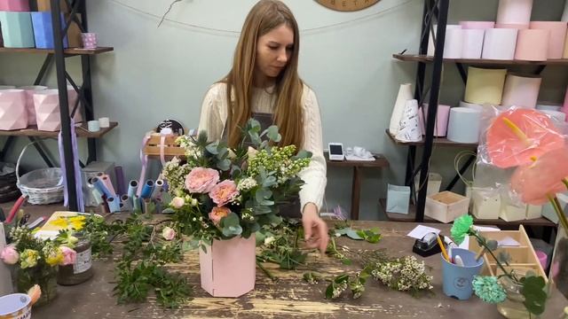 Весенний сад в коробке/ Цветочная композиция на 108 р/ Цветы для медика смотреть онлайн