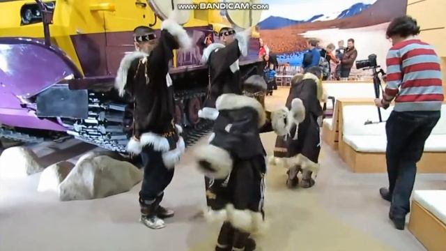 Чукчи танцуют на выставке смотреть онлайн