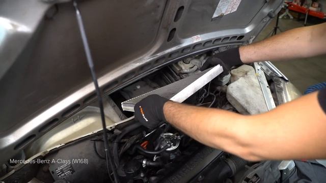Hvordan bytte pollenfilter på MERCEDES W168 [AUTODOC-VIDEOLEKSJONER] смотреть онлайн