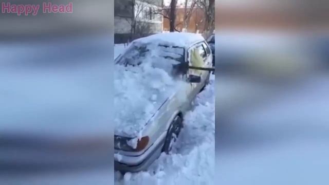 Чистка автомобиля от снега и льда! Как очистить машину от снега лопатой? | Самые эпичные видео 201 смотреть онлайн