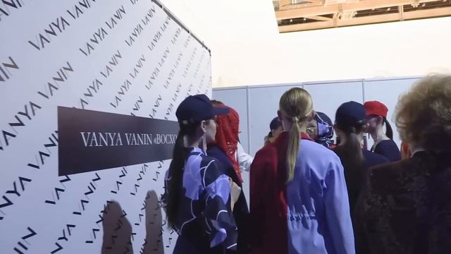 Визит на Mercedes-Benz Fashion Week - главное модное событие России. Как прошла Неделя моды в Москв смотреть онлайн