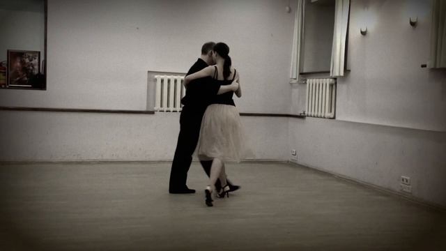 tangomagia.ru женский поворот с весом на двух ногах смотреть онлайн