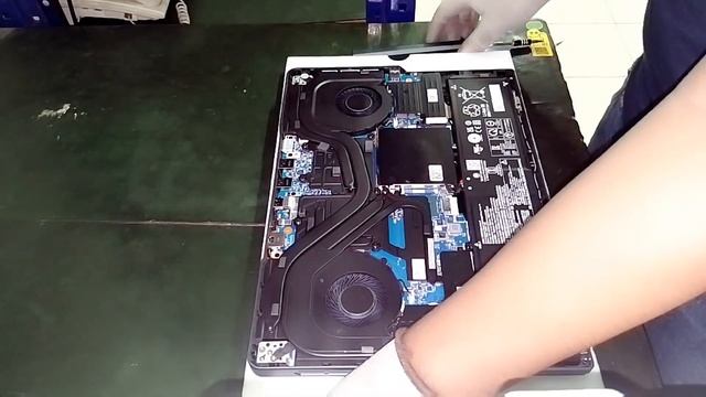 LENOVO Legion Pro 5 16IRX8 - Unboxing, Disassembly And Upgrade Options