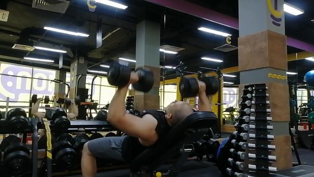 8 Жим гантелей на наклоне,22 смотреть онлайн