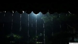 Шум дождя и грома для сна ☔️ Дождь и гроза за окном уютной спальни и теплый камин для сна