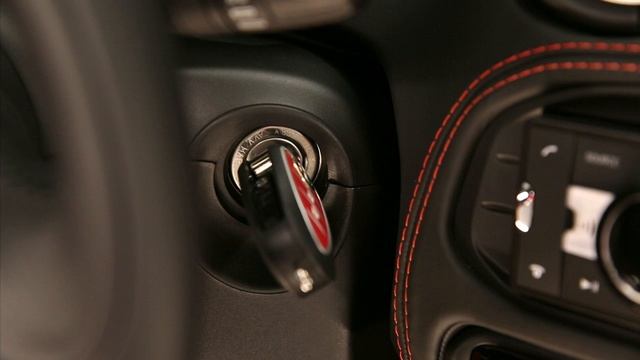 Change Oil Message | How To | 2020 Alfa Romeo 4C Spider смотреть онлайн