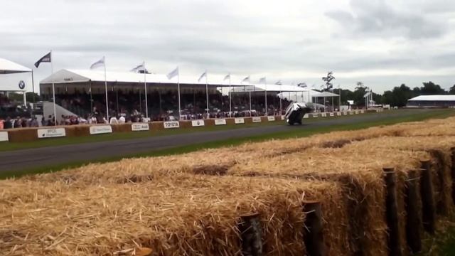 Nissan Juke two wheel stunt смотреть онлайн