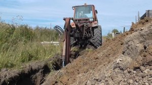 Яшкино. Экскаватор ЭО-2621А на базе трактора ЮМЗ. Копание траншеи глубиной 2 метра - 24.08.2015