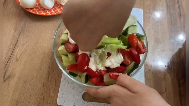 Салат с айсбергом. Айсберг салаты. Легкий салат. Казакша рецепт. смотреть онлайн