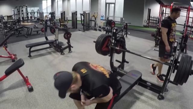 ЖИМ ЛЕЖА путь к 200 кг. Новый фитнес клуб ТОП тренажеры смотреть онлайн