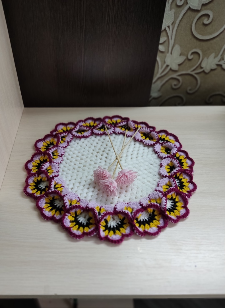 Салфетка "Анютины глазки"/крючком/ смотреть онлайн