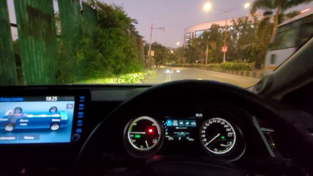 New Toyota Innova Hycross Auto Hold Feature| How to Use Hold BUTTON in New Innova Hycross смотреть онлайн