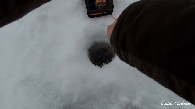 БЛЕСНА ЗА 100 РУБЛЕЙ СДЕЛАЛА РЫБАЛКУ! ЛОВЛЯ СУДАКА В ГОРОДЕ! Рыбалка с эхолотом Практик 6М. смотреть онлайн