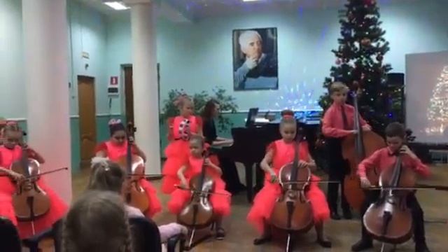 Ансамбль виолончелистов младших классов "Cello-grazioso", ДШИ1,г.Курск. смотреть онлайн