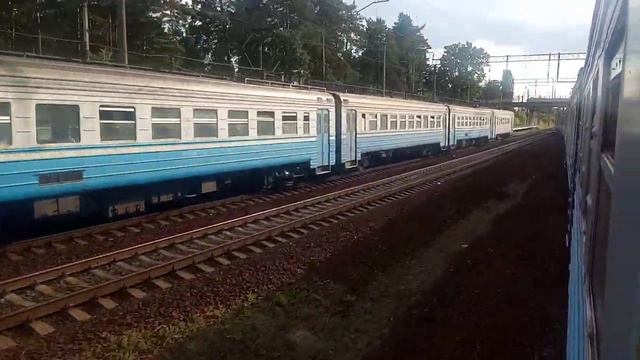 "встреча двух направлений" пл.Дврз эр9м-553 #6922 Киев пасс-Нежин/снято с 6817/6031 Гребенка-Фастов смотреть онлайн