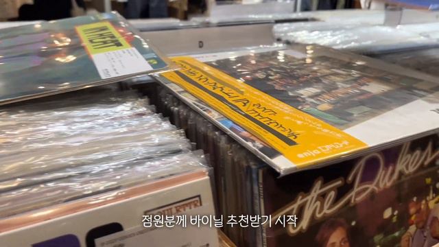 Sub) 도쿄 직장인 브이로그ｌ워홀 시절 일했던 신주쿠 프렌치 토스트 맛집 🥞ｌ오랜만에 단발로 변신ｌ100년된 아사쿠사 노포 바ｌ무료 디자인 전시보고 새 바이닐 구입한 일본 일상 смотреть онлайн