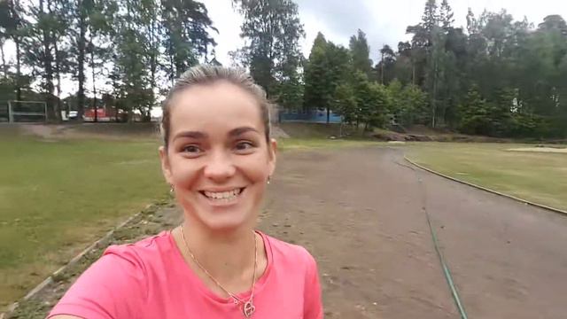 Приехали на тренировку. Ну очень сильный ветер сегодня 😂 смотреть онлайн