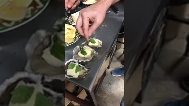 Устрицы на гриле, рецепт приготовления и употребления устриц смотреть онлайн