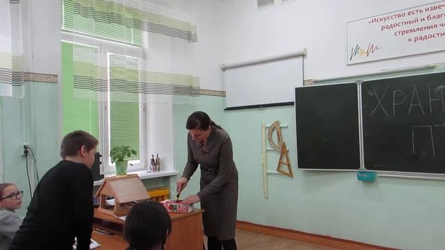 Кормушка из бросового материала смотреть онлайн