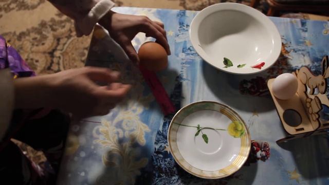 Куриные яйца в два желтка. смотреть онлайн