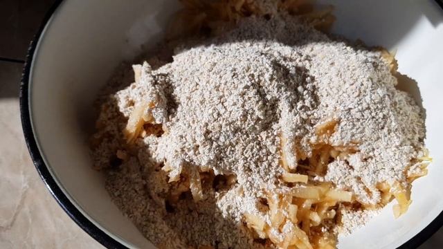 ОВСЯНОЕ ПЕЧЕНЬЕ С ЯБЛОКАМИ И ИЗЮМОМ / ЕШЬ И ХУДЕЙ смотреть онлайн
