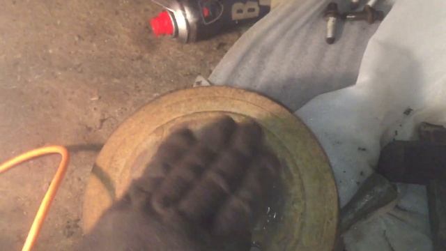 Рено Симбол,Логан,Лада Ларгус ,замена задних тормозных колодок без разбора барабана.Снятие цапфы.