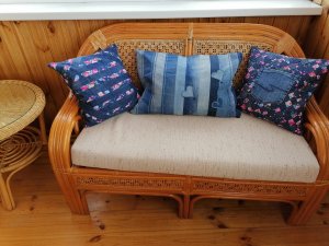 Подушка из старых джинсов.