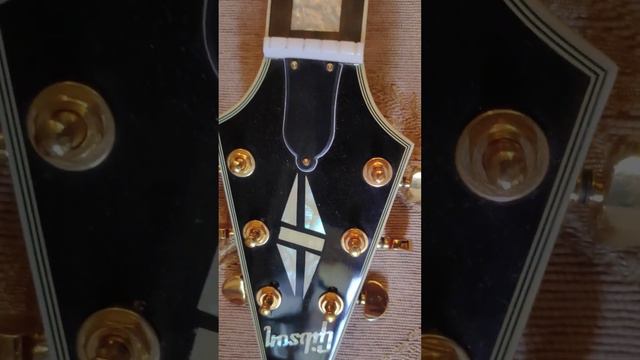 Gibson Flying V Китайская поделка. смотреть онлайн