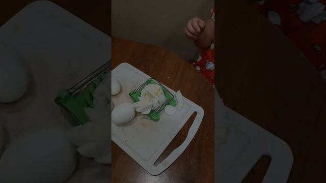 Моя мама-ПОМОГАЛОЧКА...готовим крабовый салат вместе с Family ZOT LIFE ! СПАСИБО ЗА ЛАЙК И ПОДПИСКУ смотреть онлайн