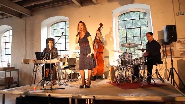 Black Coffee - Christine Evers mit dem Tom Klein Trio смотреть онлайн