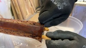 Реставрация антикварного кресла. Серия 2: разбор, снятие лака и краски