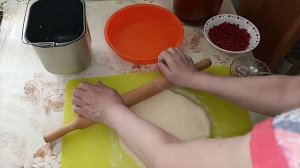 Пирог на дрожжевом тесте со смородиной