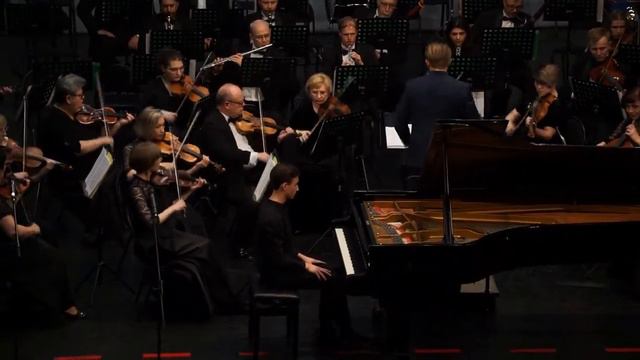 Л.В.Бетховен. Концерт №1 для фортепиано с оркестром, 1 часть (Петр Косицкий, ф-но) смотреть онлайн