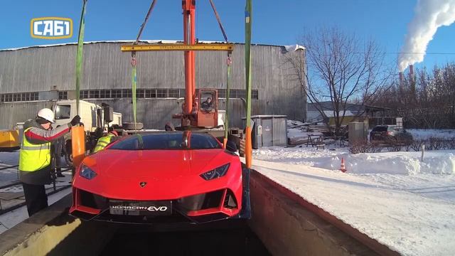 Установка Lamborghini HURACAN EVO в Галлерее КОЛЛЕКТОР