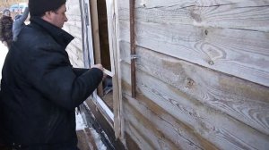 Установка двери ПВХ в дом из бруса