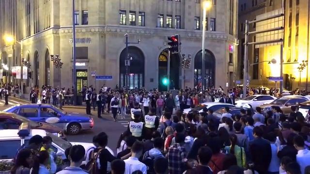 The Labour Day in Shanghai, China / День всех трудящихся в Шанхае, Китай смотреть онлайн