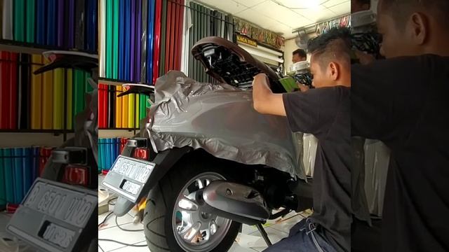 pemasangan sticker full motor scoopy 2021 bahan oracal 651. code 076 G/021 G смотреть онлайн