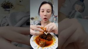 Мукбанга едят сырые морепродукты. Вкусно ли есть сырые креветки без панциря? #мукбанг