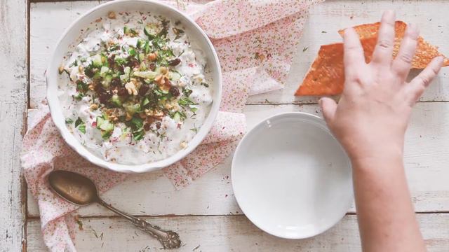 Persian Cold Yogurt Soup with Raisins (Abdoogh Khiar) смотреть онлайн